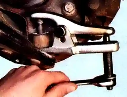 Замена шаровой опоры Ford Focus