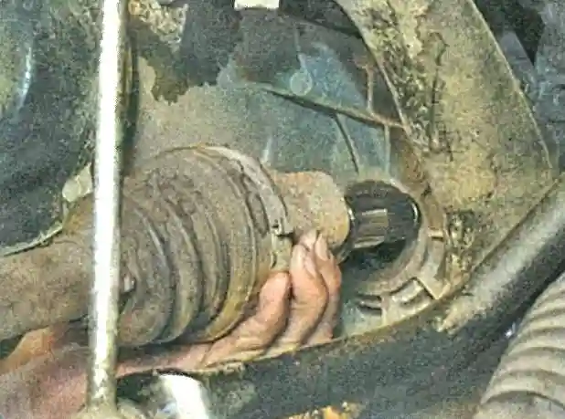 Снятие и установка приводов передних колес Ford Focus