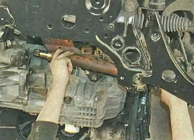 Снятие и установка приводов передних колес Ford Focus