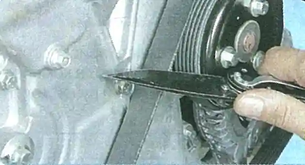 Замена ремня привода вспомогательных агрегатов Ford Focus Замена ремня привода вспомогательных агрегатов Ford Focus