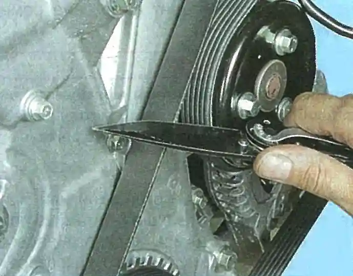 Замена ремня привода вспомогательных агрегатов двигателя 2,0 л. Duratec Ti-VCT Замена ремня привода вспомогательных агрегатов двигателя 2,0 л. Duratec Ti-VCT