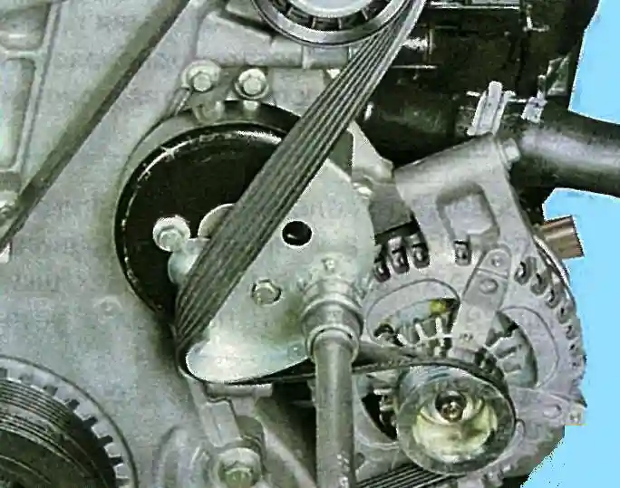 Замена ремня привода вспомогательных агрегатов двигателя 2,0 л. Duratec Ti-VCT Замена ремня привода вспомогательных агрегатов двигателя 2,0 л. Duratec Ti-VCT