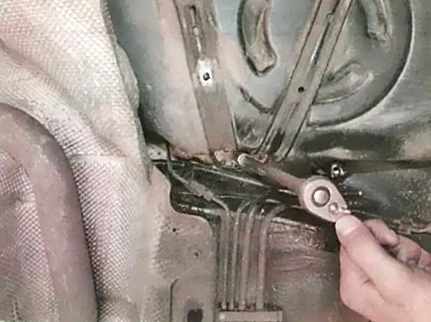 Снятие и установка топливного бака Ford Focus Снятие и установка топливного бака Ford Focus