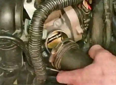 Снятие и установка дроссельного узла Форд Фокус