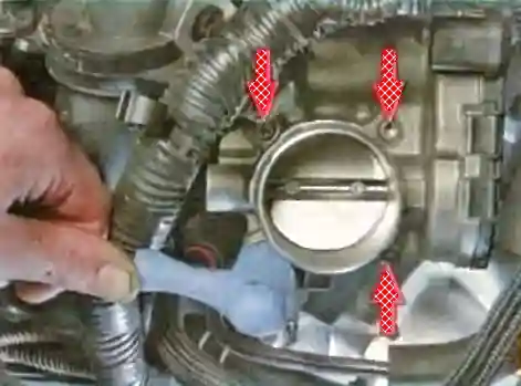 Снятие и установка дроссельного узла Форд Фокус