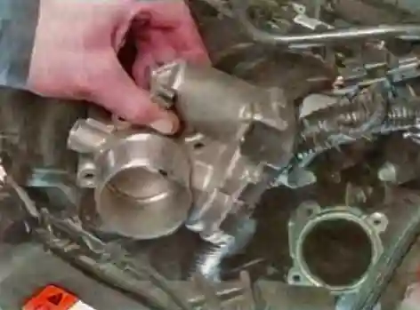 Снятие и установка дроссельного узла Форд Фокус