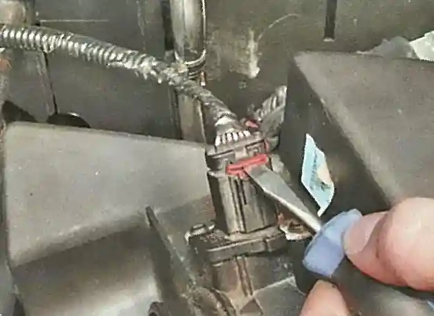 Снятие и установка воздушного фильтра и глушителя впуска Ford Focus