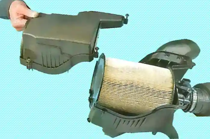 Замена фильтрующего элемента воздушного фильтра двигателя
