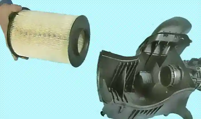 Замена фильтрующего элемента воздушного фильтра двигателя