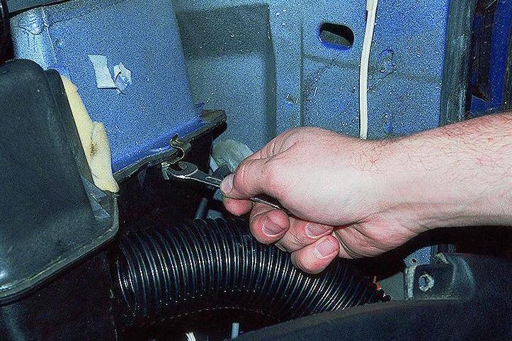 Снятие радиатора отопителя автомобиля ГАЗ-3110