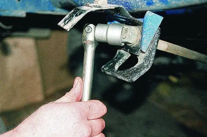 Снятие и установка передней подвески автомобиля «Волга»