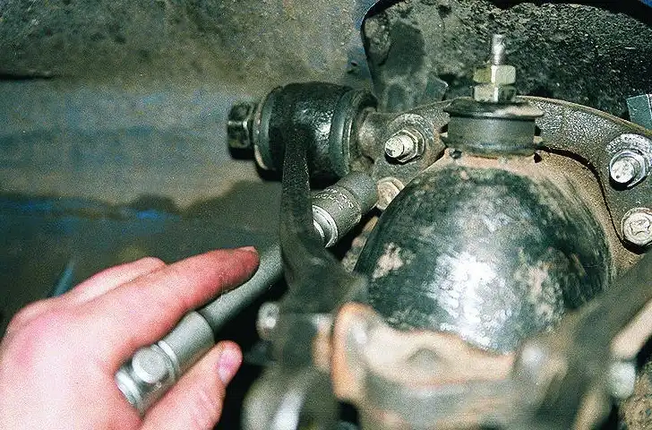 Снятие и установка передней подвески автомобиля «Волга»