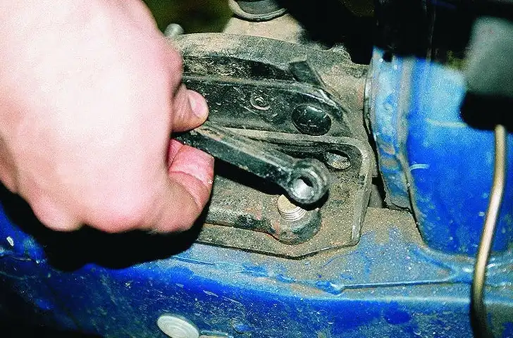 Снятие и установка передней подвески автомобиля «Волга»