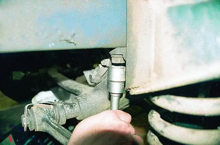 Снятие и установка передней подвески автомобиля «Волга»