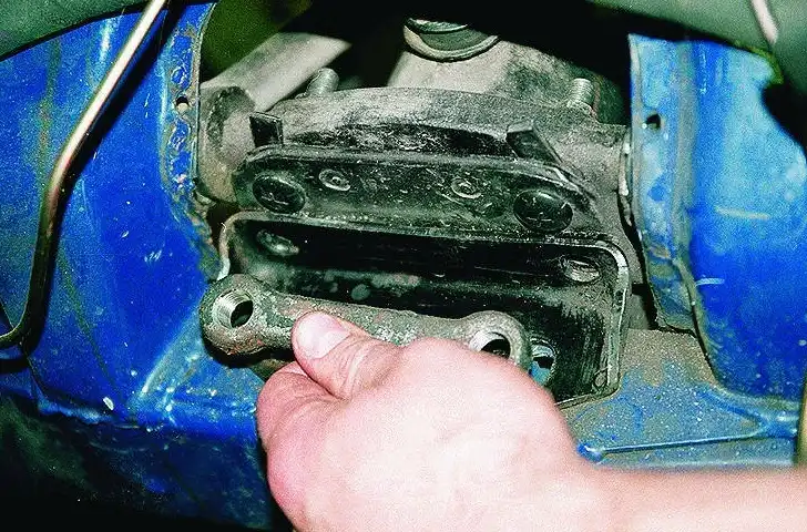 Снятие и установка передней подвески автомобиля «Волга»