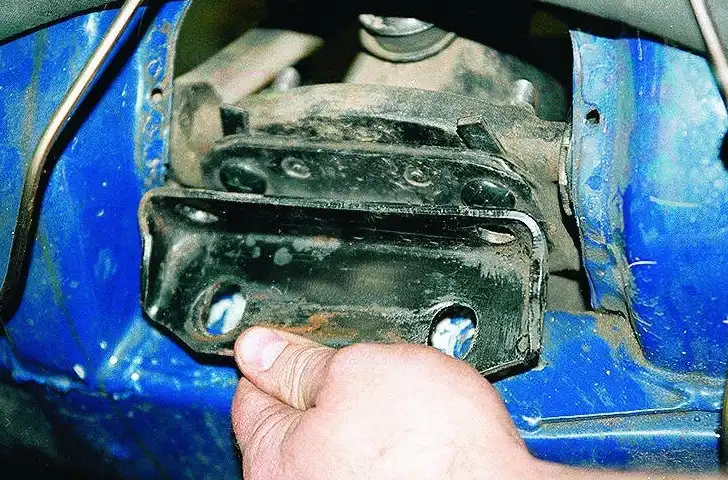 Снятие и установка передней подвески автомобиля «Волга»