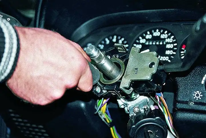 Рулевая колонка автомобиля «Волга». Снятие, разборка и установка