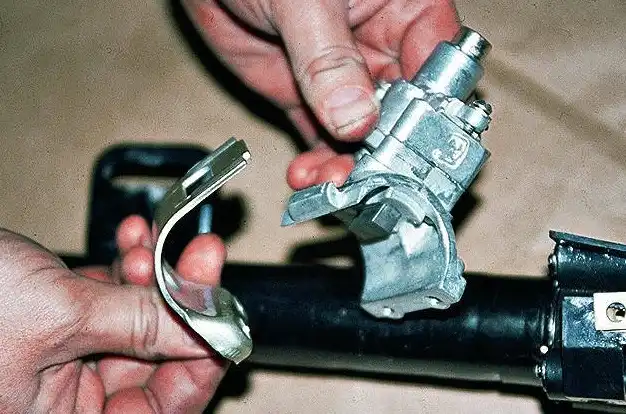 Рулевая колонка автомобиля «Волга». Снятие, разборка и установка