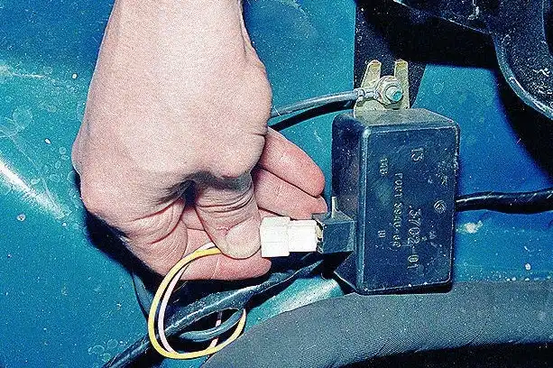 Снятие и проверка регулятора напряжения ГАЗ-3110