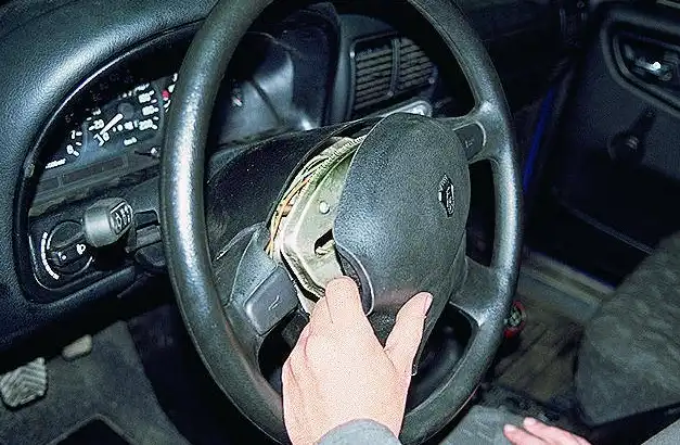 Снятие рулевого колеса автомобиля «Волга ГАЗ-3110»