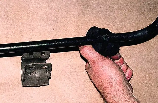 Снятие и установка стабилизатора поперечной устойчивости автомобиля «Волга»