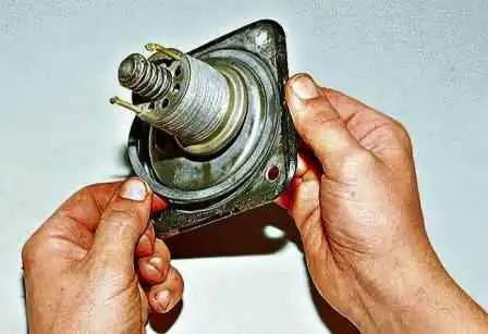 Removing and disassembling the Gazelle car sediment filter Removing and disassembling the Gazelle car sediment filter