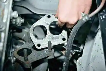 Cómo reemplazar el tubo de escape de un Gazelle