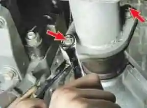 Cómo reemplazar el tubo de escape de un Gazelle