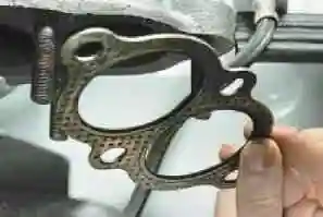 Cómo reemplazar la bajante de un sistema de escape Gazelle