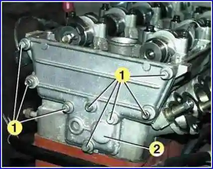 Removing and installing the cylinder head of the ZMZ-406 engine