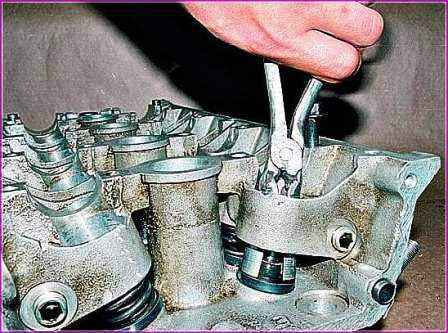Як замінити сальники клапанів двигуна ЗМЗ-405, ЗМЗ- 406