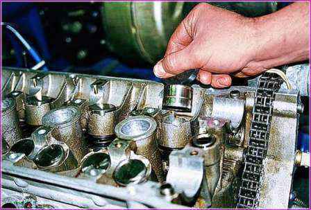Cómo reemplazar sellos de válvulas para motores ZMZ- 405, ZMZ- 406