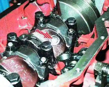 ZMZ-402 иінді білігін алу және орнату