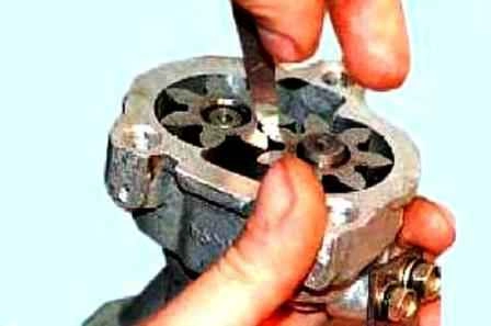 Конструкция масляного насоса двигателя ЗМЗ-402