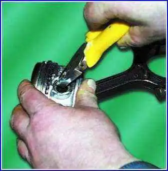 Ремонт и замена поршневой двигателя ЗМЗ-406