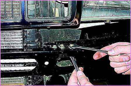 Зняття та встановлення масляного радіатора автомобіля Газель