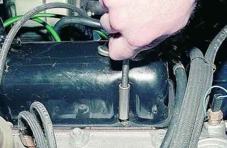 Регулювання зазорів клапанів двигуна ЗМЗ-402