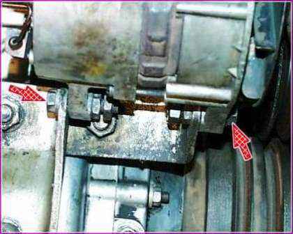Replacing the ZMZ-402 engine alternator belt