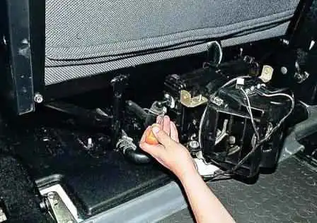 Як замінити охолоджувальну рідину двигуна автомобіля Газель Як замінити охолоджувальну рідину двигуна автомобіля Газель