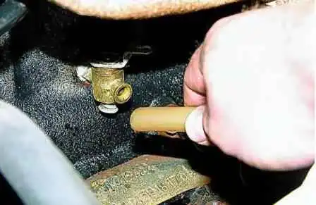 Як замінити охолоджувальну рідину двигуна автомобіля Газель Як замінити охолоджувальну рідину двигуна автомобіля Газель