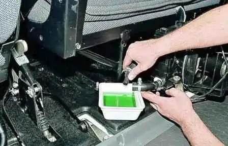 Як замінити охолоджувальну рідину двигуна автомобіля Газель Як замінити охолоджувальну рідину двигуна автомобіля Газель