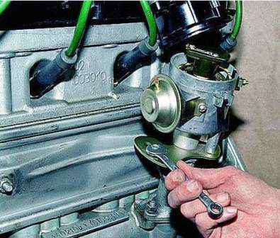 Adjusting the ignition timing of the ZMZ-402 engine