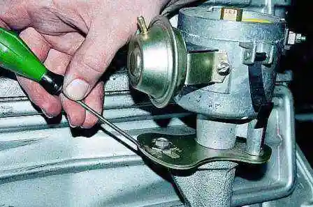 Adjusting the ignition timing of the ZMZ-402 engine