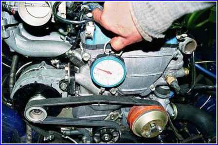 Removing and installing alternator belt ZMZ-406