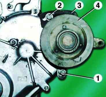 Removing and installing fan belt ZMZ-402