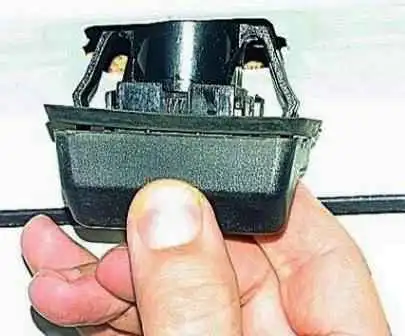 Reemplazo de bombillas y luces traseras de un automóvil Gazelle Reemplazo de bombillas y luces traseras de un automóvil Gazelle