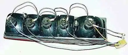 Reemplazo de bombillas y luces traseras de un automóvil Gazelle Reemplazo de bombillas y luces traseras de un automóvil Gazelle