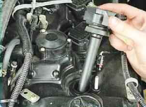 Checking and removing the ignition coil of the ZMZ-40524 engine