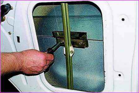Reemplazo de vidrio, ventanilla eléctrica y extracción de la puerta delantera puerta de un automóvil Gazelle
