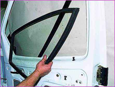 Reemplazo de vidrio, ventanilla eléctrica y extracción de la puerta delantera puerta de un coche Gazelle